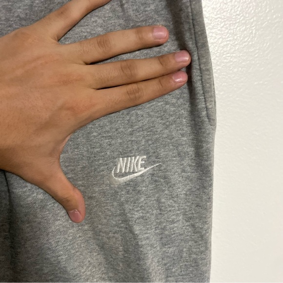 Nike Grey Sweatpants Size Large/Medium - Picture 2 of 9
